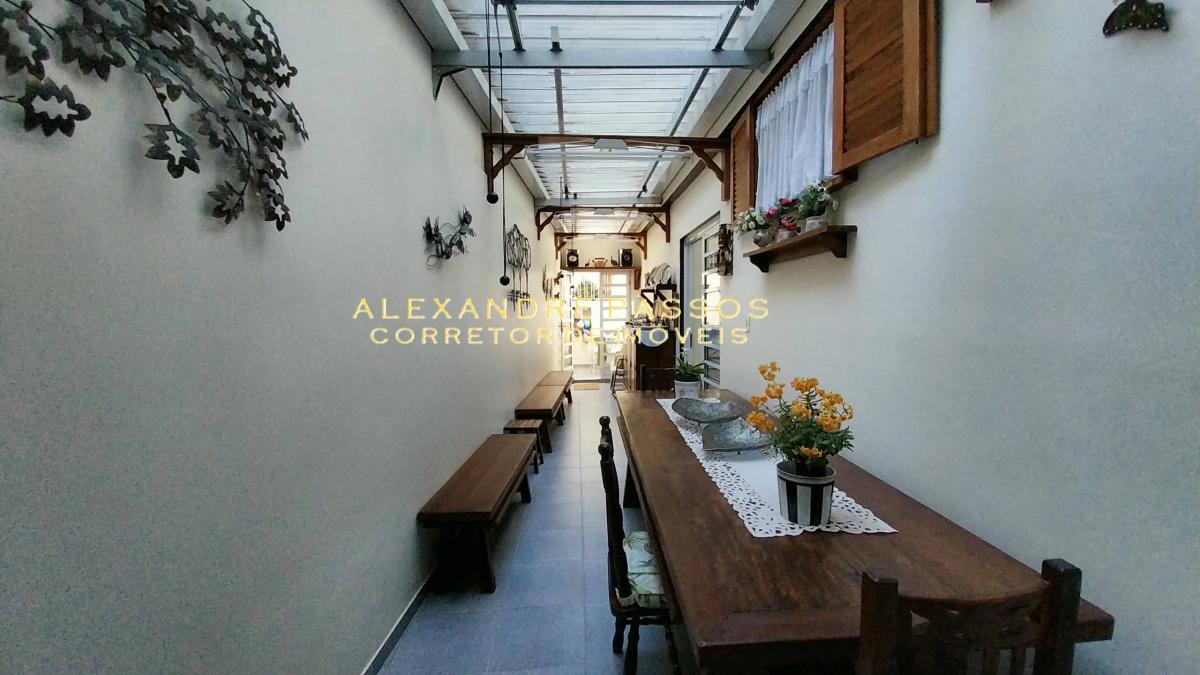 Casa à venda em São Paulo, Alto de Pinheiros, com 3 quartos, 209m²